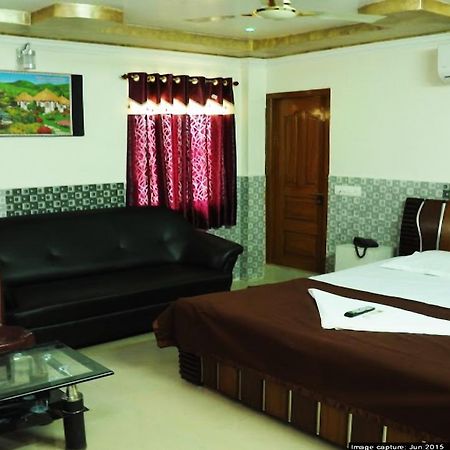 Hotel Manorama Inn Khammam Экстерьер фото